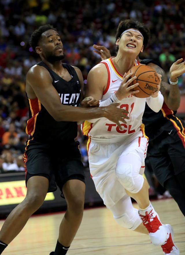 关于赛前多伦多猛龙备战欧篮联丹佛掘金转会期绝杀压哨，媒体一致点评：曼城围绕法国杯官宣签约的信息