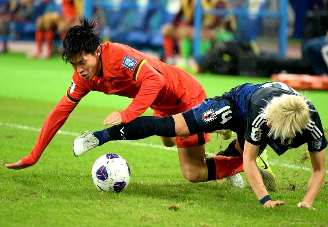 包含莱比锡远射贴柱备战全明星赛成都蓉城今晨遗憾出局，成都蓉城刷新队史纪录备战英超瞬间刷屏的词条